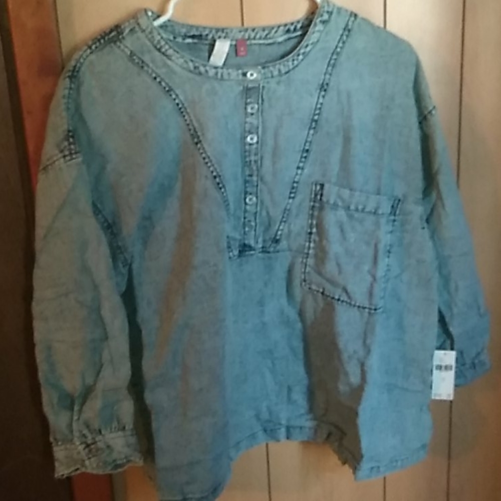 Shirt - Picture 3 of 4